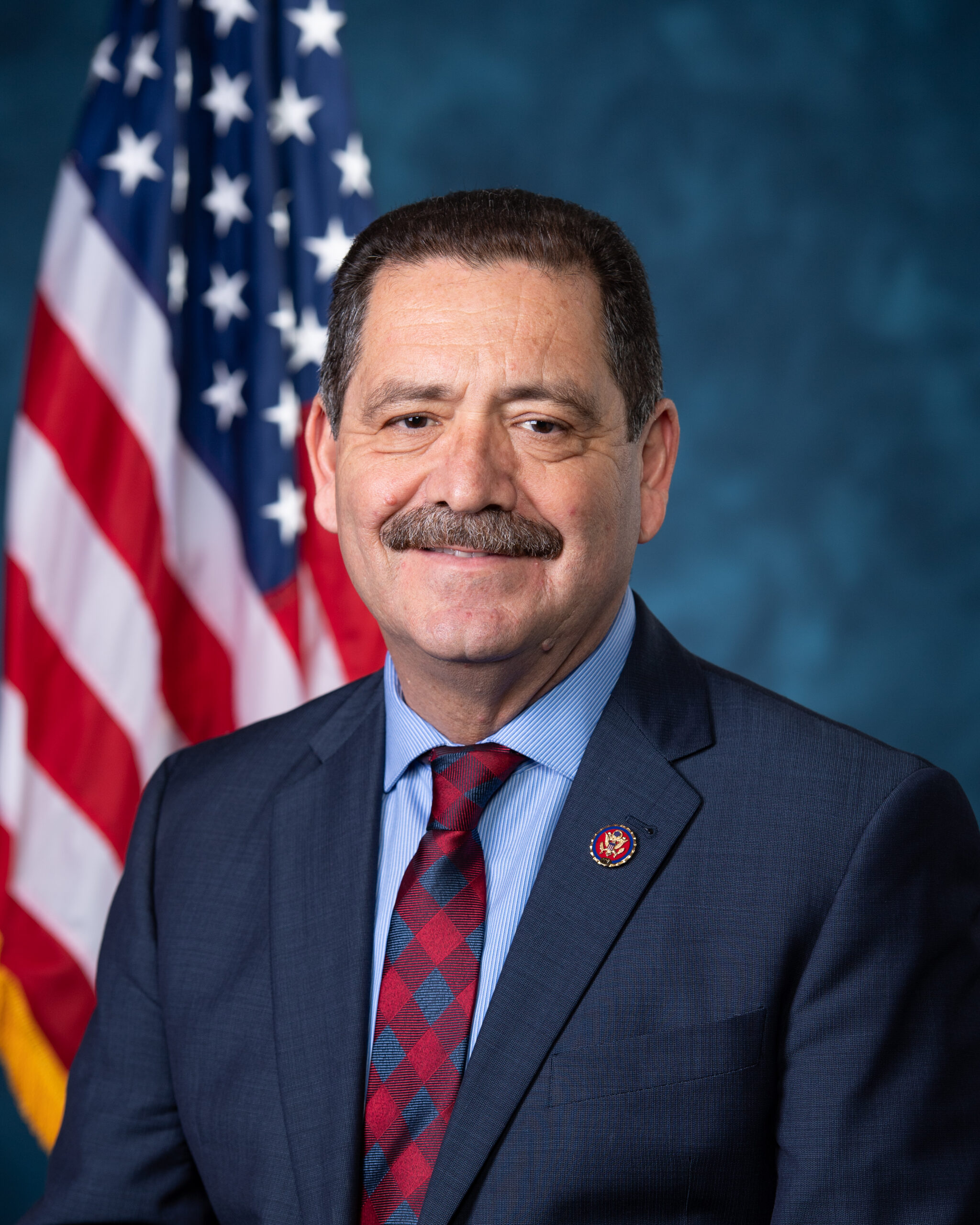 Official congressional portrait of Rep. Jesús "Chuy" García, Democrat of Illinois, in front of an American flag.